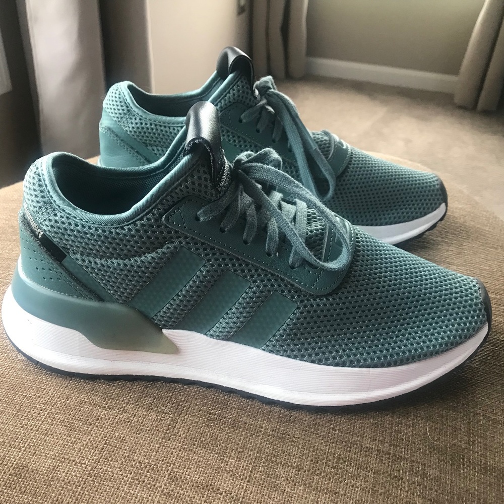 Like New Adidas Ultraboost Sage Green Sneakers